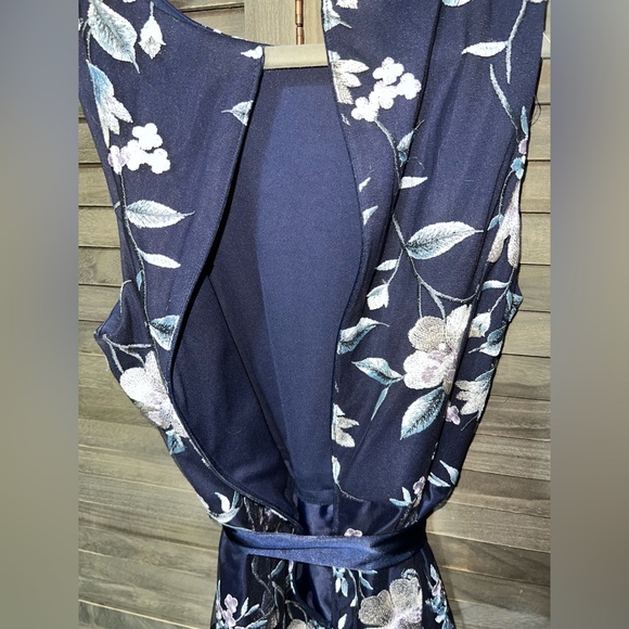 Alex & Eve by Alex Evenings Fully Lined Navy Floral Sleeveless Maxi & Satin Tie - Picture 4 of 7